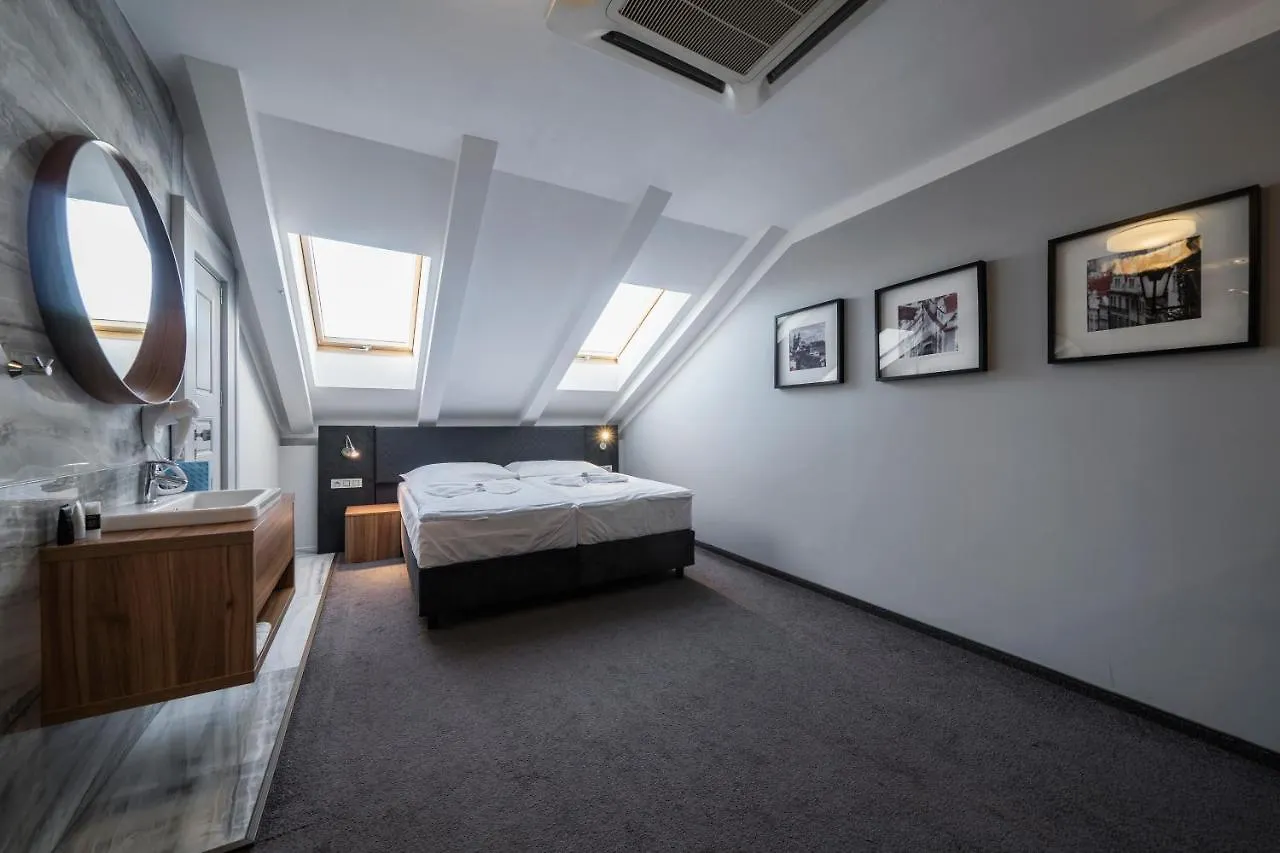 Hotel Noir Praga 4*,